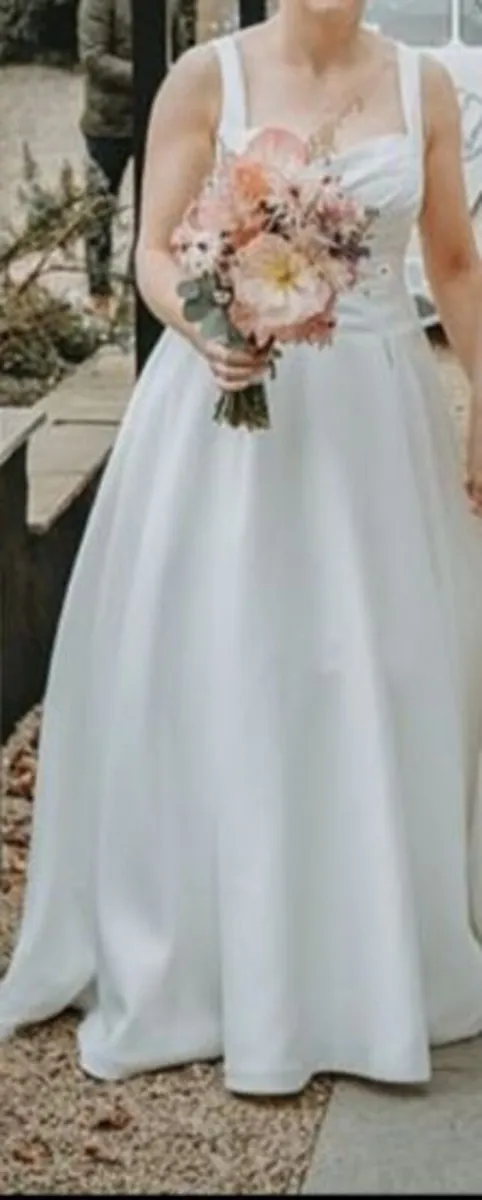 Wedding dress - Image 1