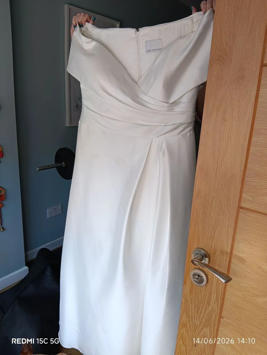 Wedding dress - Image 2
