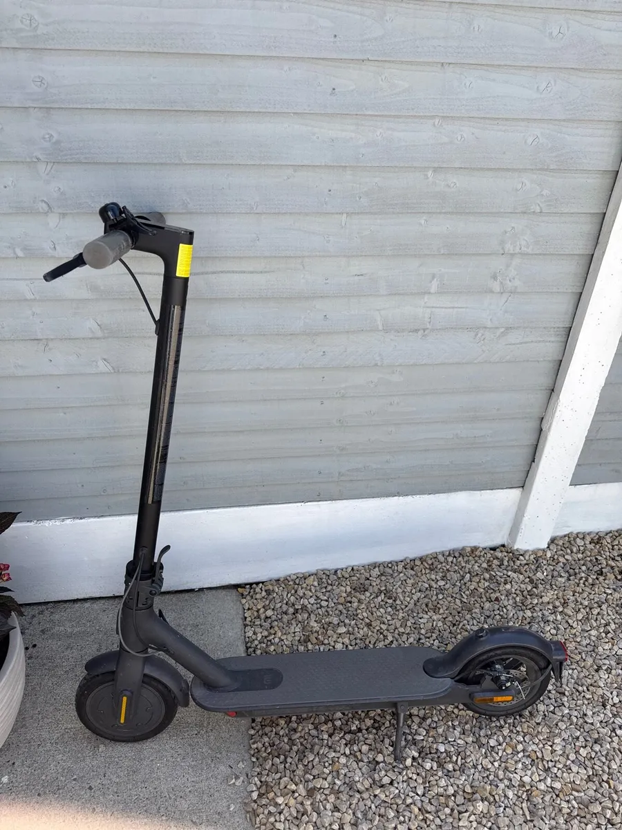 Xiaomi Mi Electric Scooter 1S - Image 1