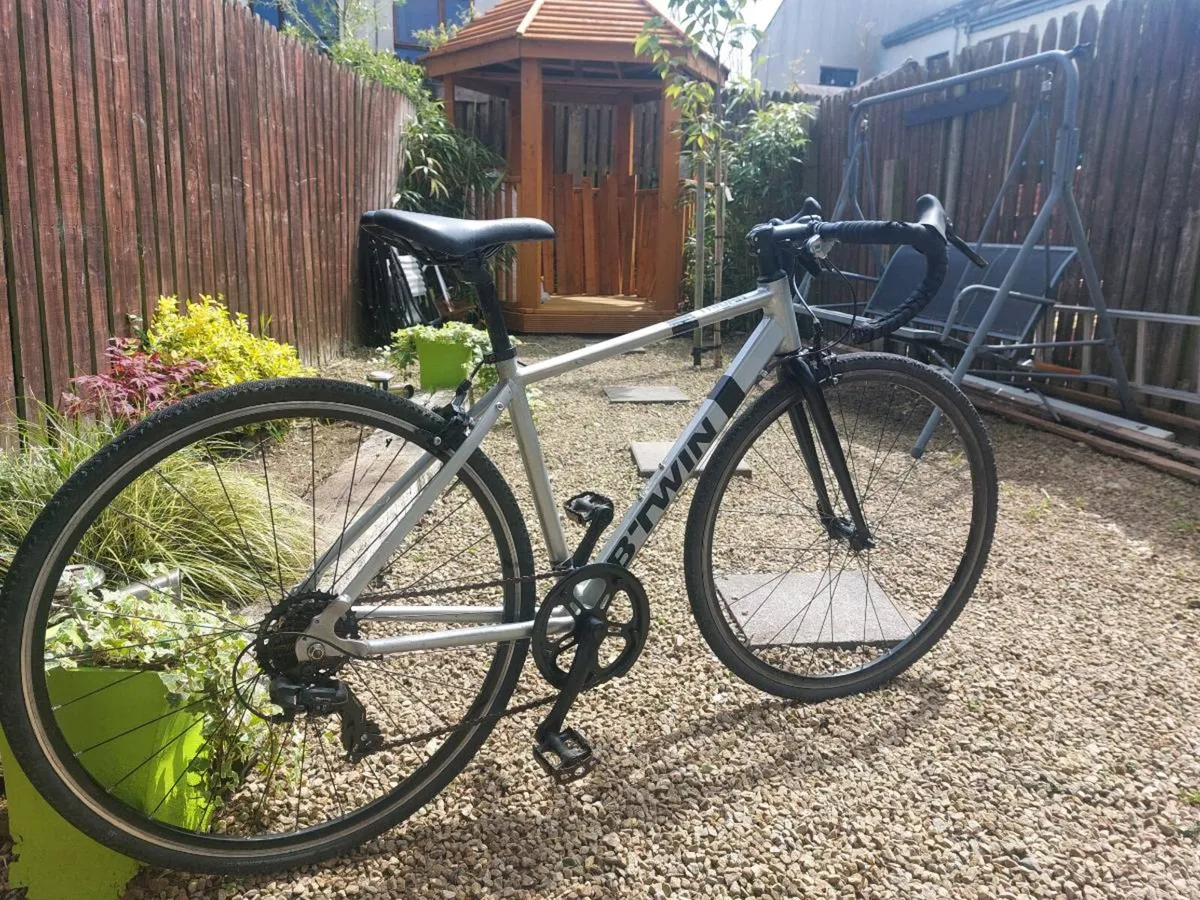 Child's road bike. - Image 1