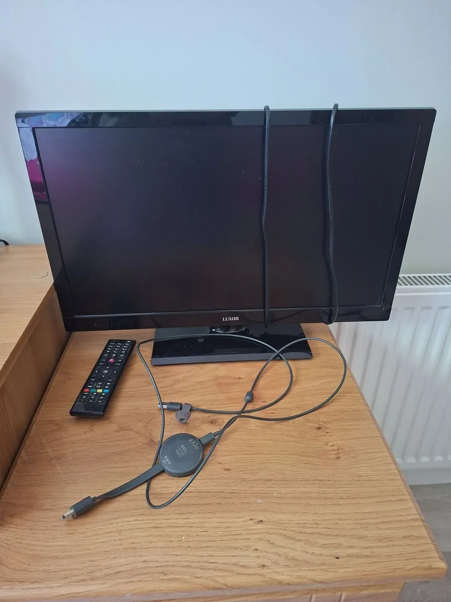 28" TV with working Chromecast