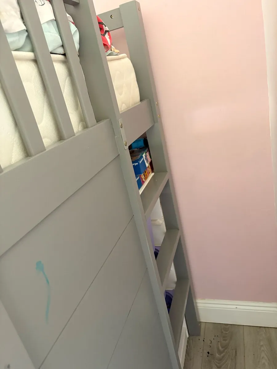 House bed - Image 2
