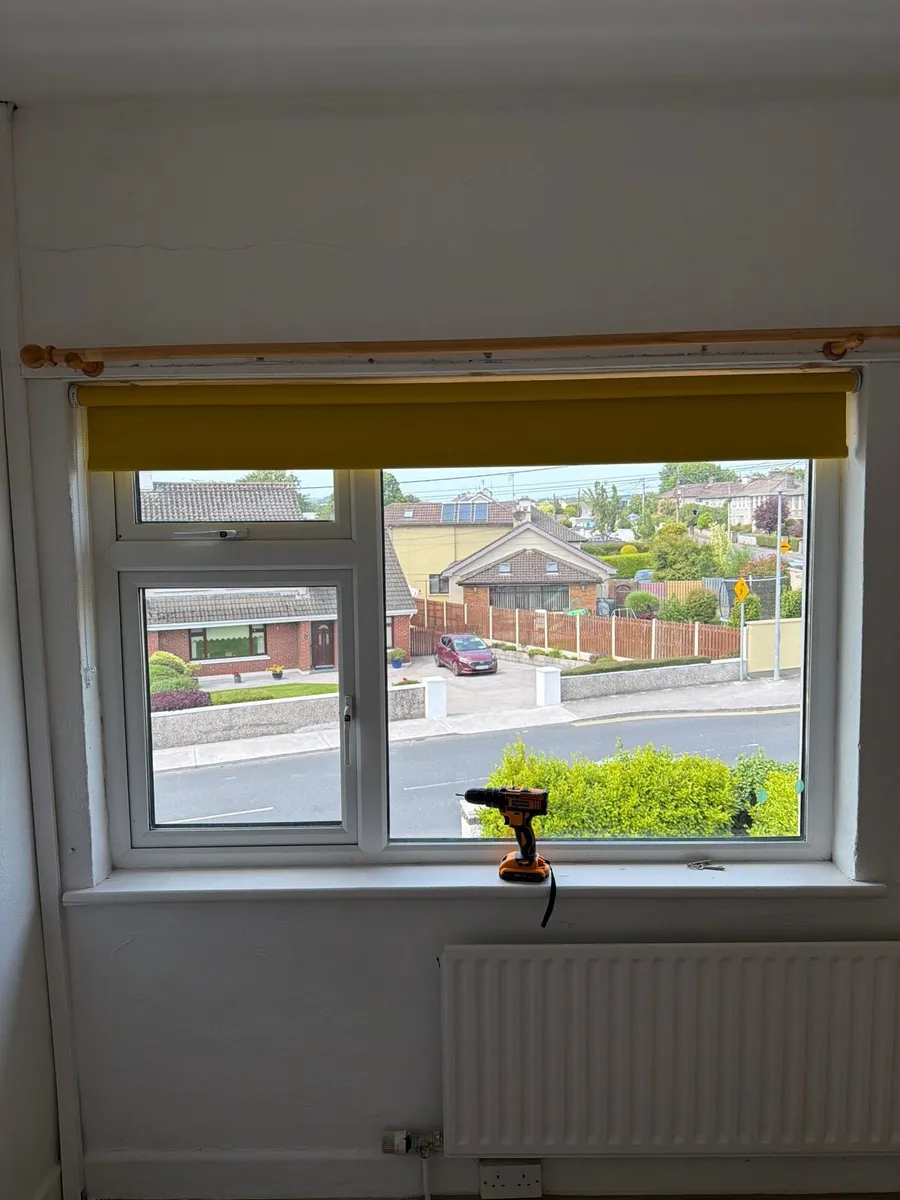 Yellow roller blind - Image 1