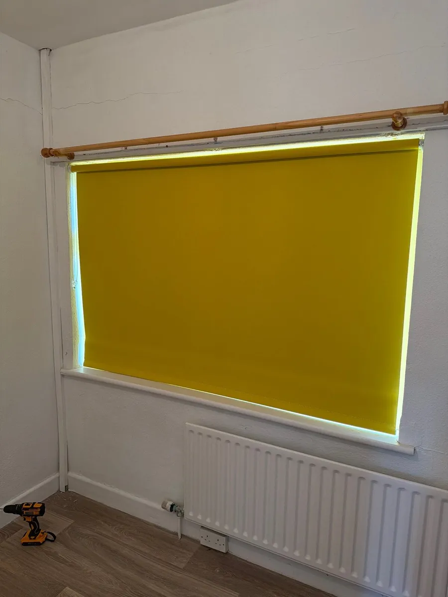 Yellow roller blind - Image 2