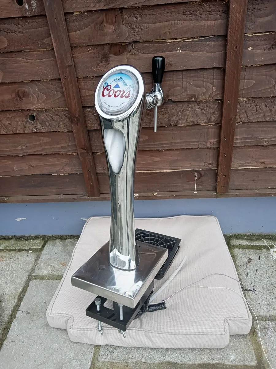 Beer cooler and taps - Image 3