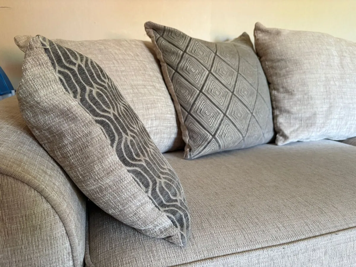 3 SEATER SOFA - Image 2