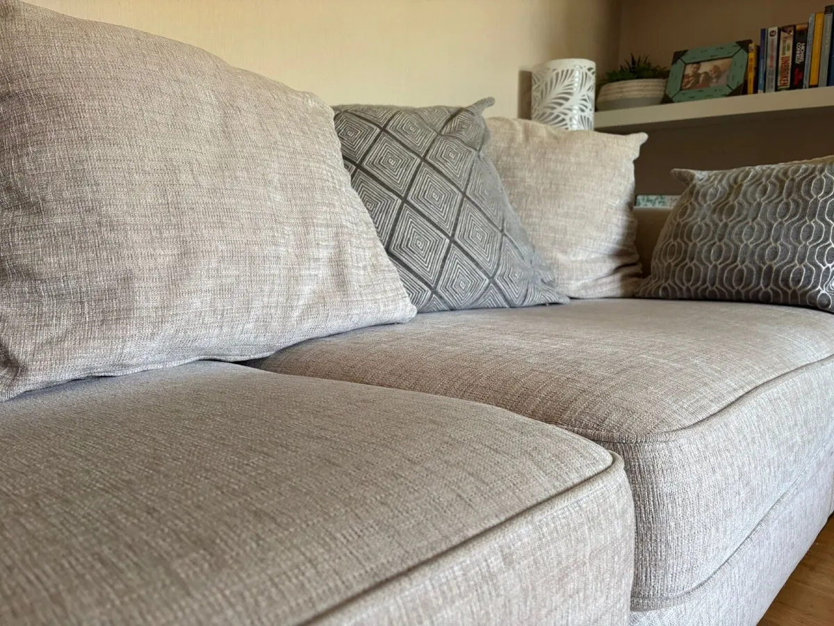 3 SEATER SOFA - Image 3