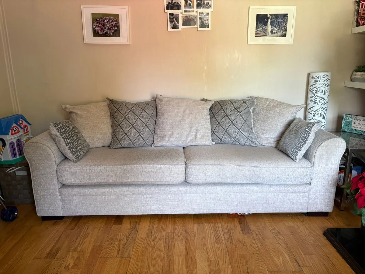 3 SEATER SOFA - Image 4