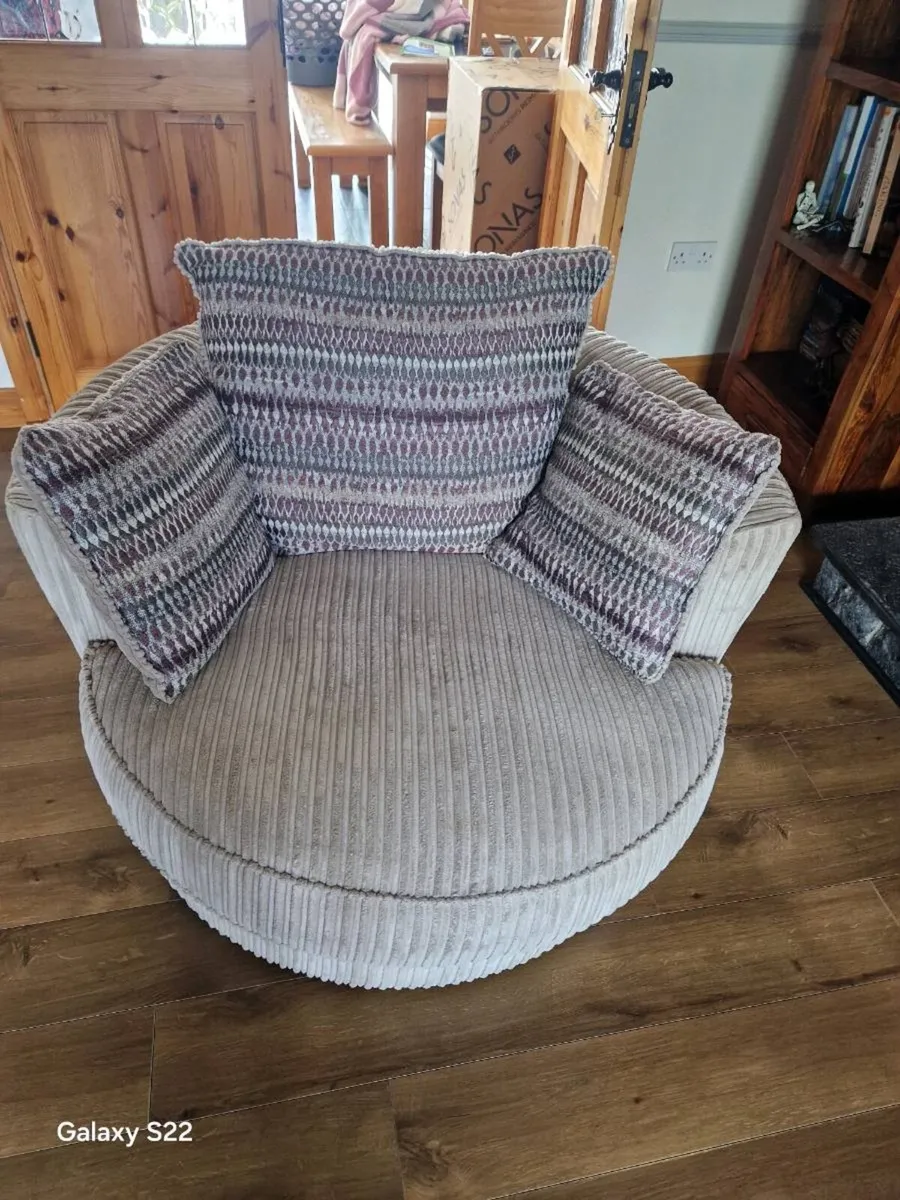 Swivel  chair - Image 1