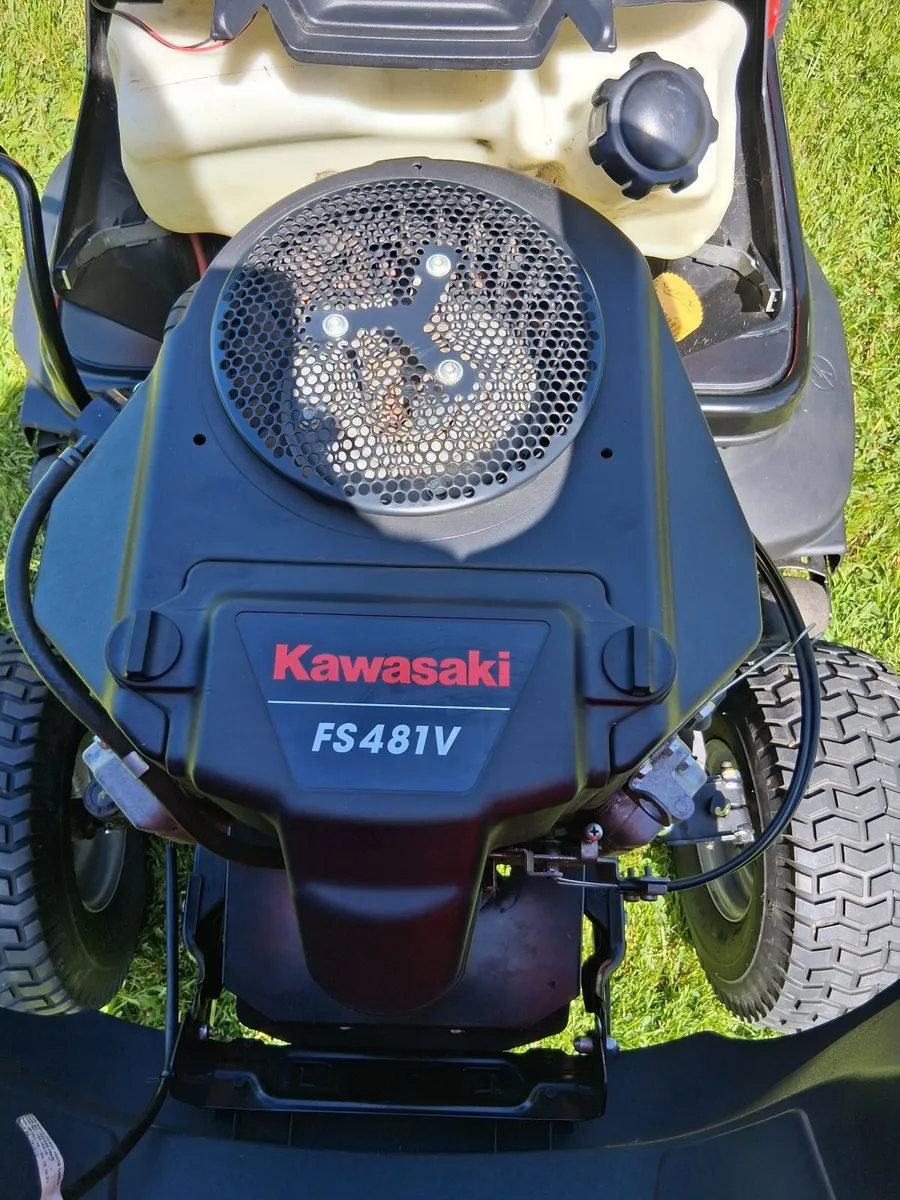 Ride on lawnmower - Image 2