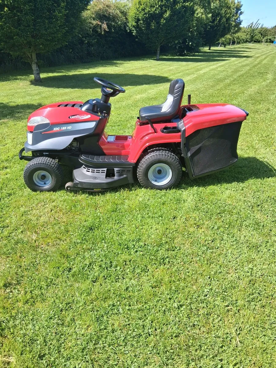 Ride on lawnmower - Image 1