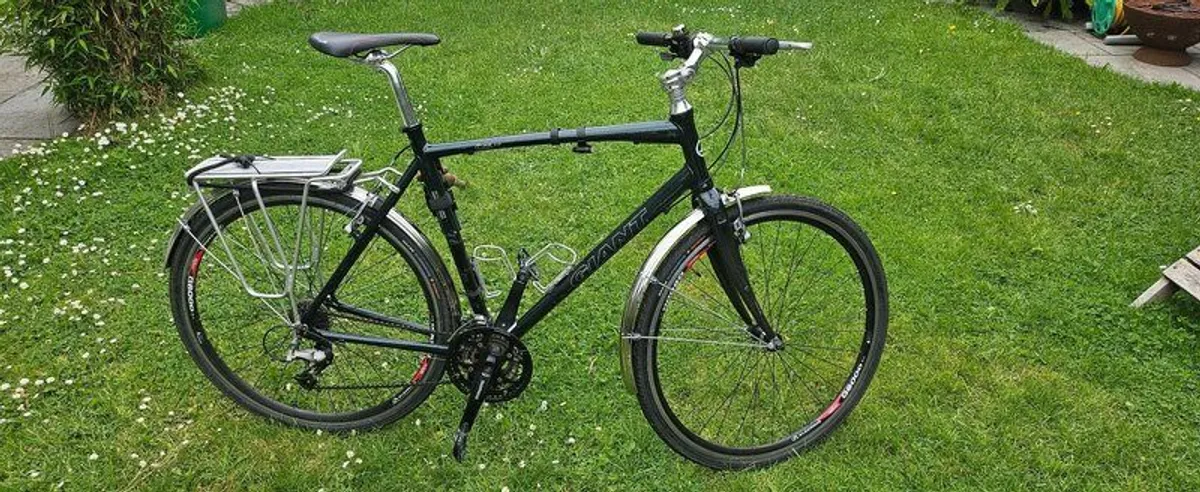 Giant City / Touring Bicycle (XL pristine) - Image 1