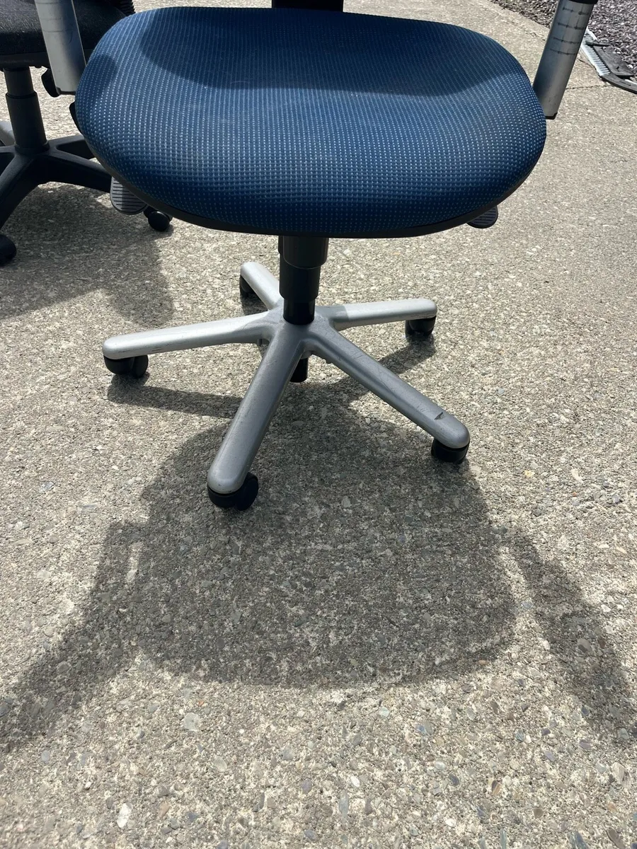 Office chairs - Image 3