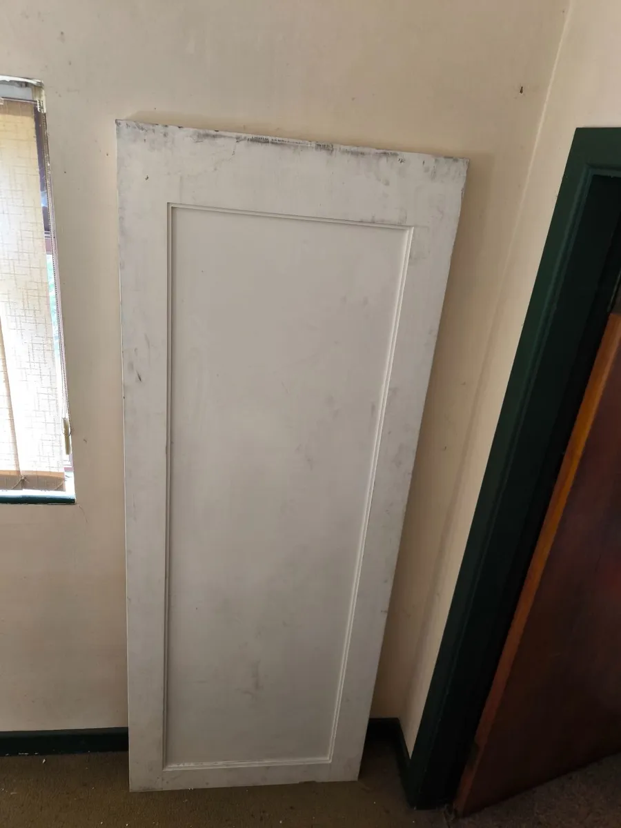 2 Doors with handles and locks - Image 2
