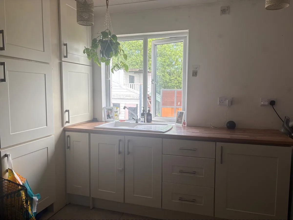 Kitchen units - Image 1
