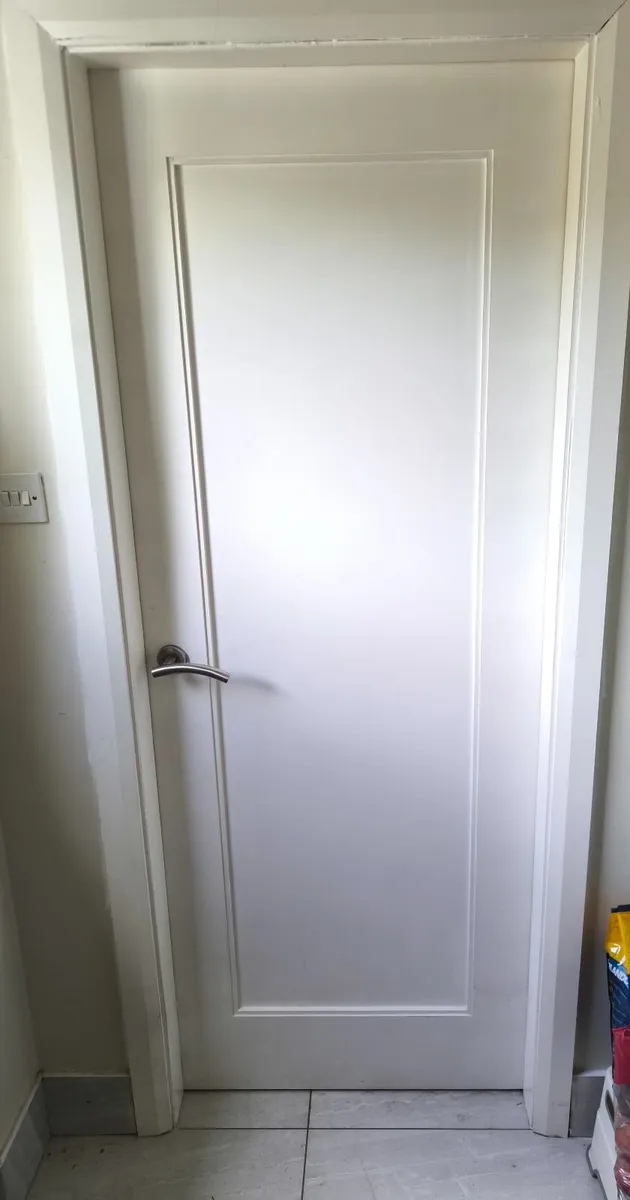 2 Doors with handles and locks - Image 3