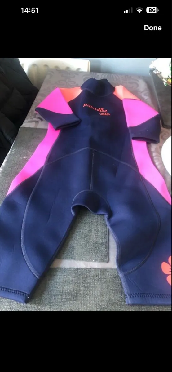 Girls wetsuit age 10/11 €10 - Image 4