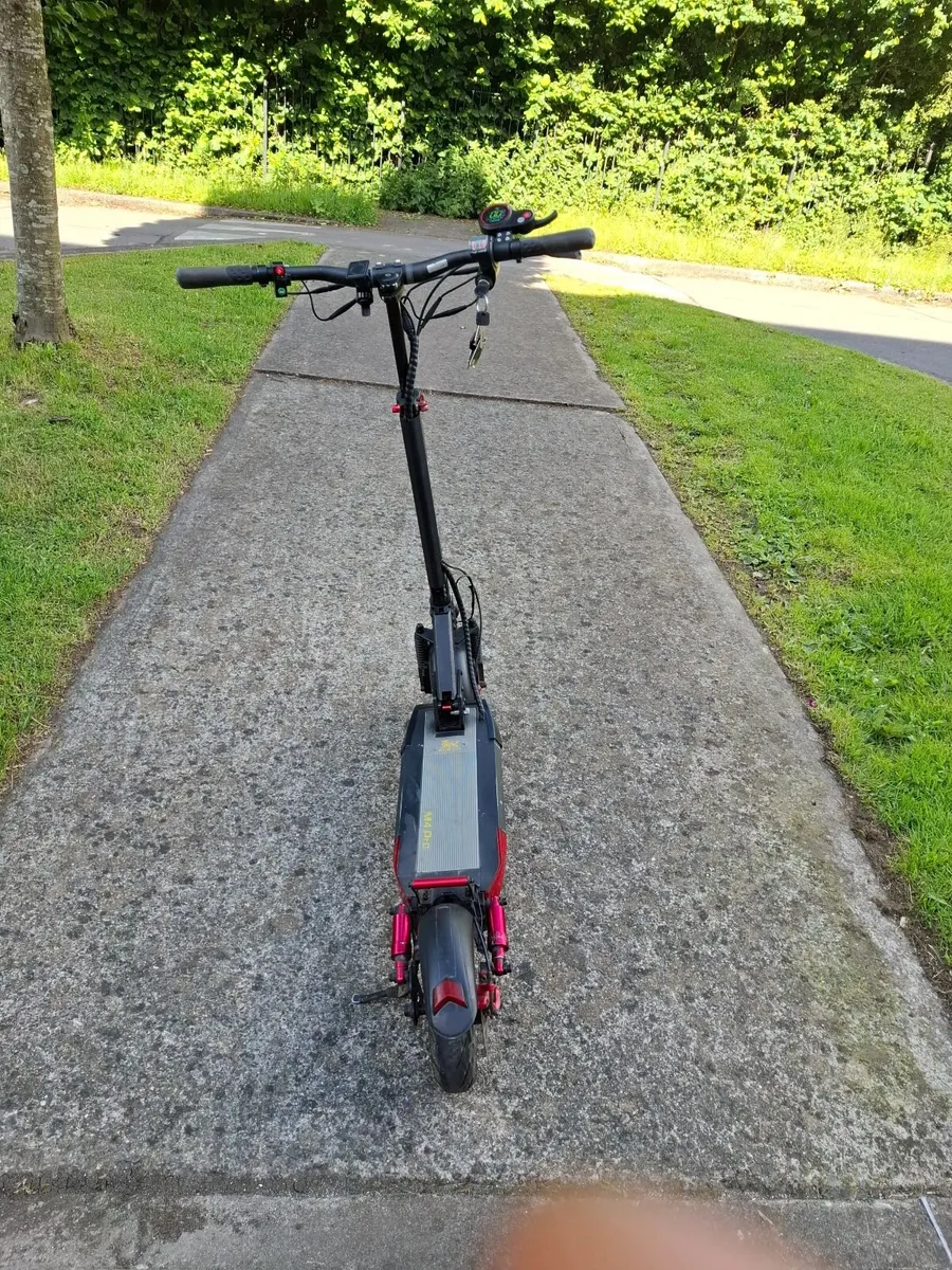 KuKirin M4 Pro Electric Scooter – 48V 18Ah (864Wh) - Image 2