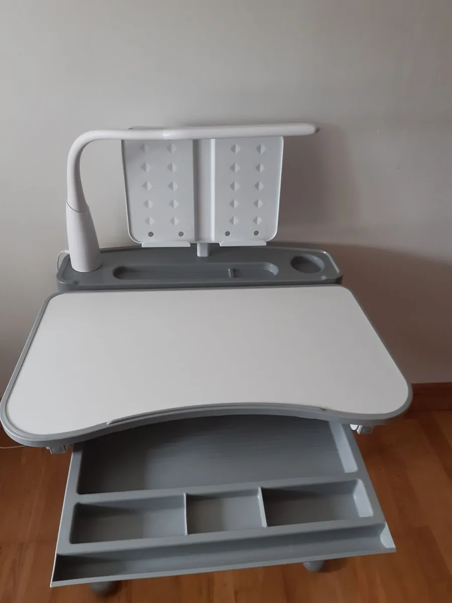 Kids desk - Image 1