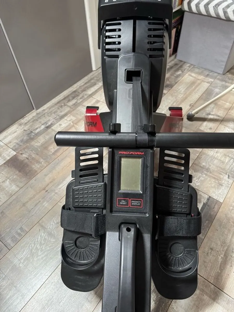 Rowing machine - Image 1