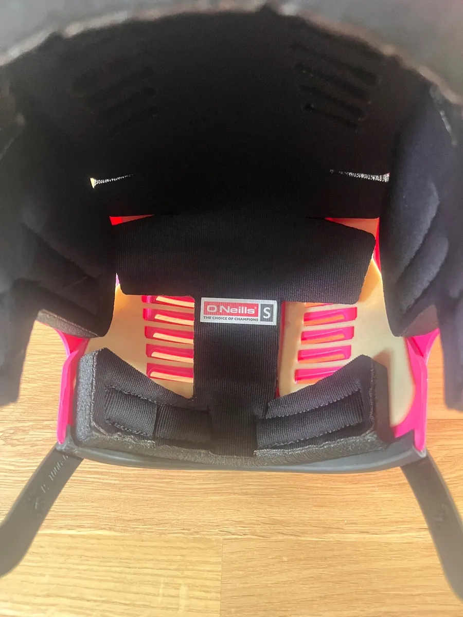 Pink girls hurling helmet - Image 3