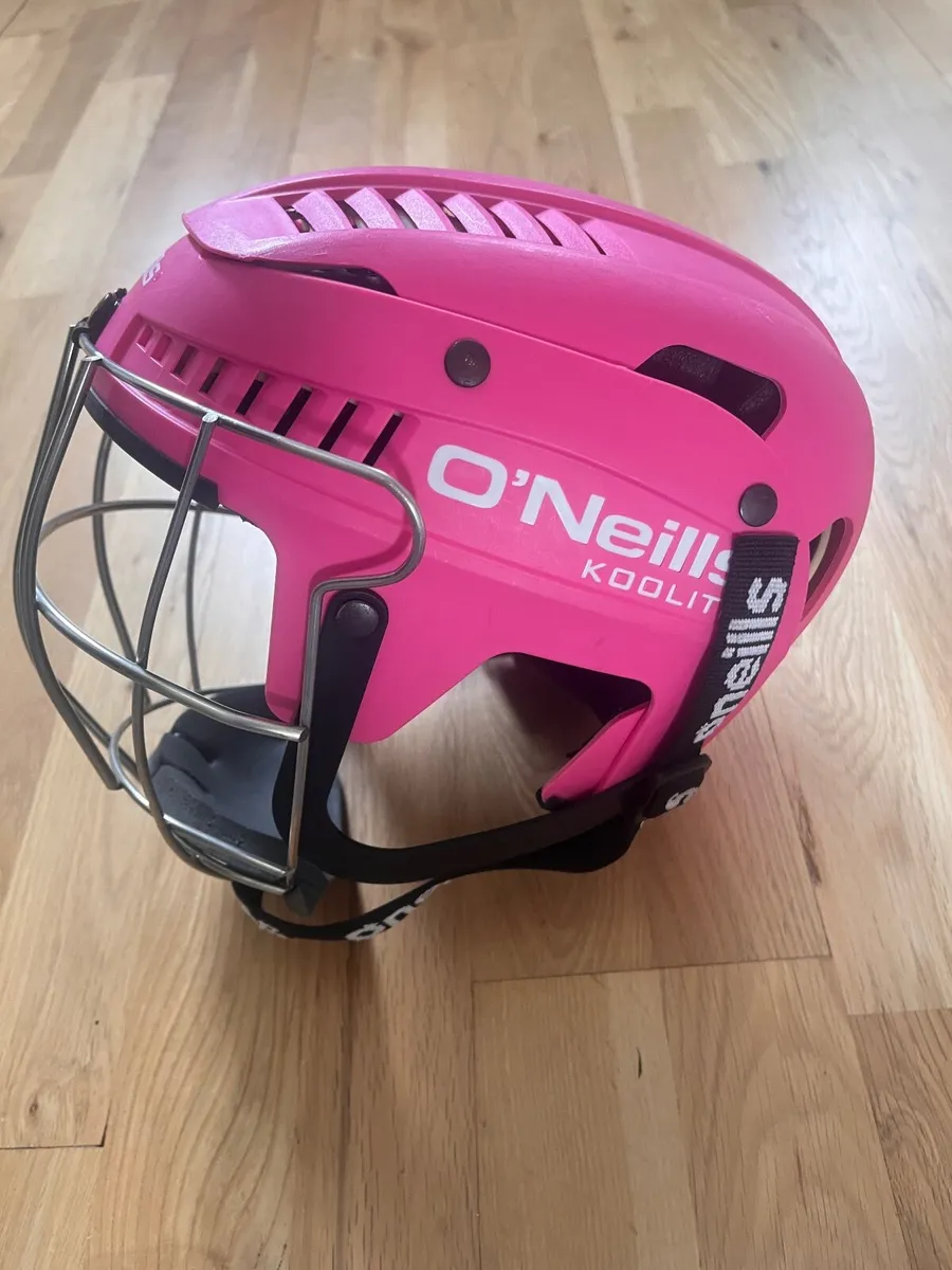 Pink girls hurling helmet - Image 1