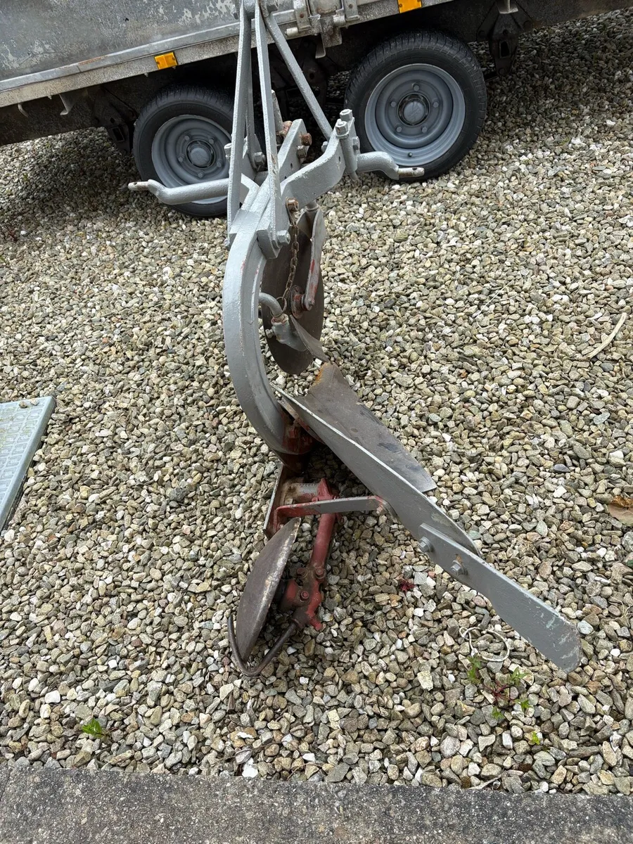 Massey Ferguson single plough - Image 3