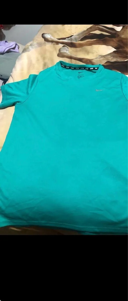 Boys Nike top size - Image 1