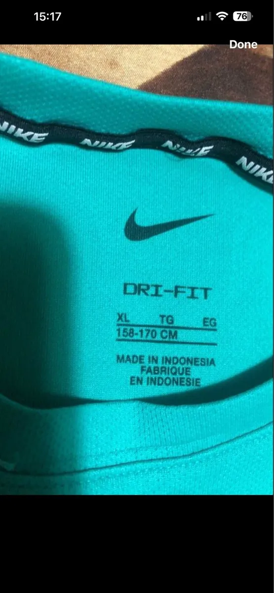 Boys Nike top size - Image 4