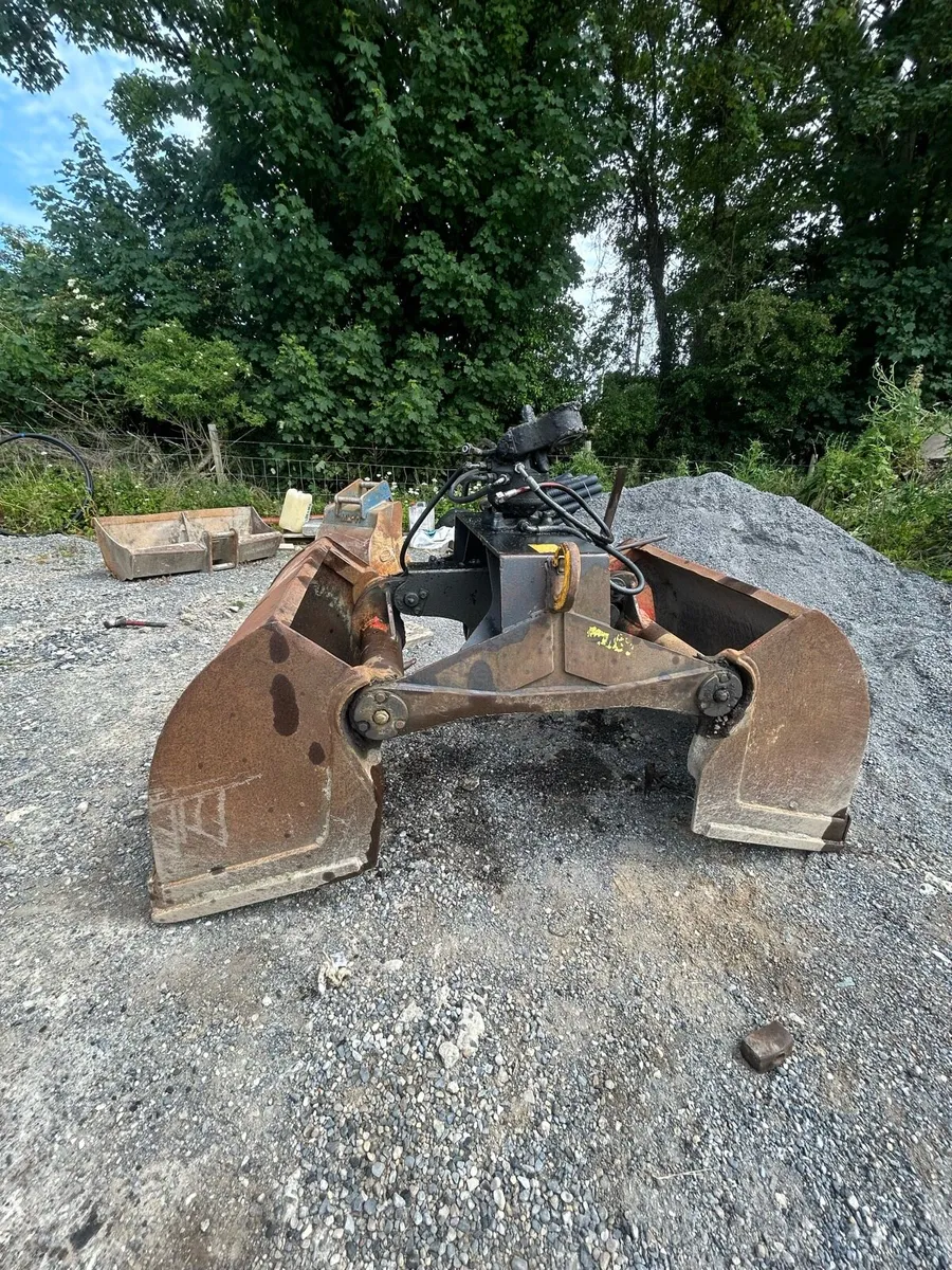 Clamshell bucket - Image 1