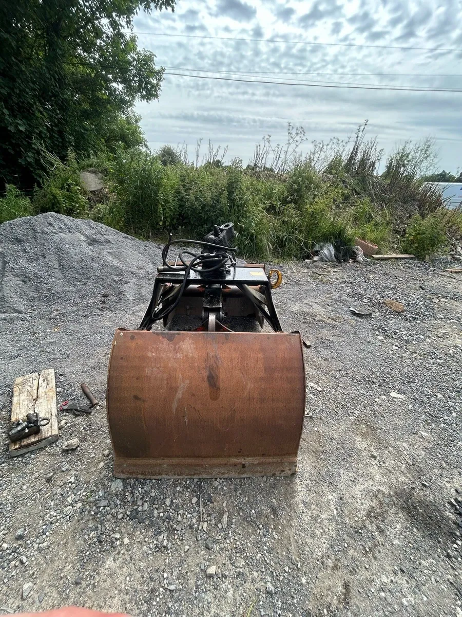 Clamshell bucket - Image 2