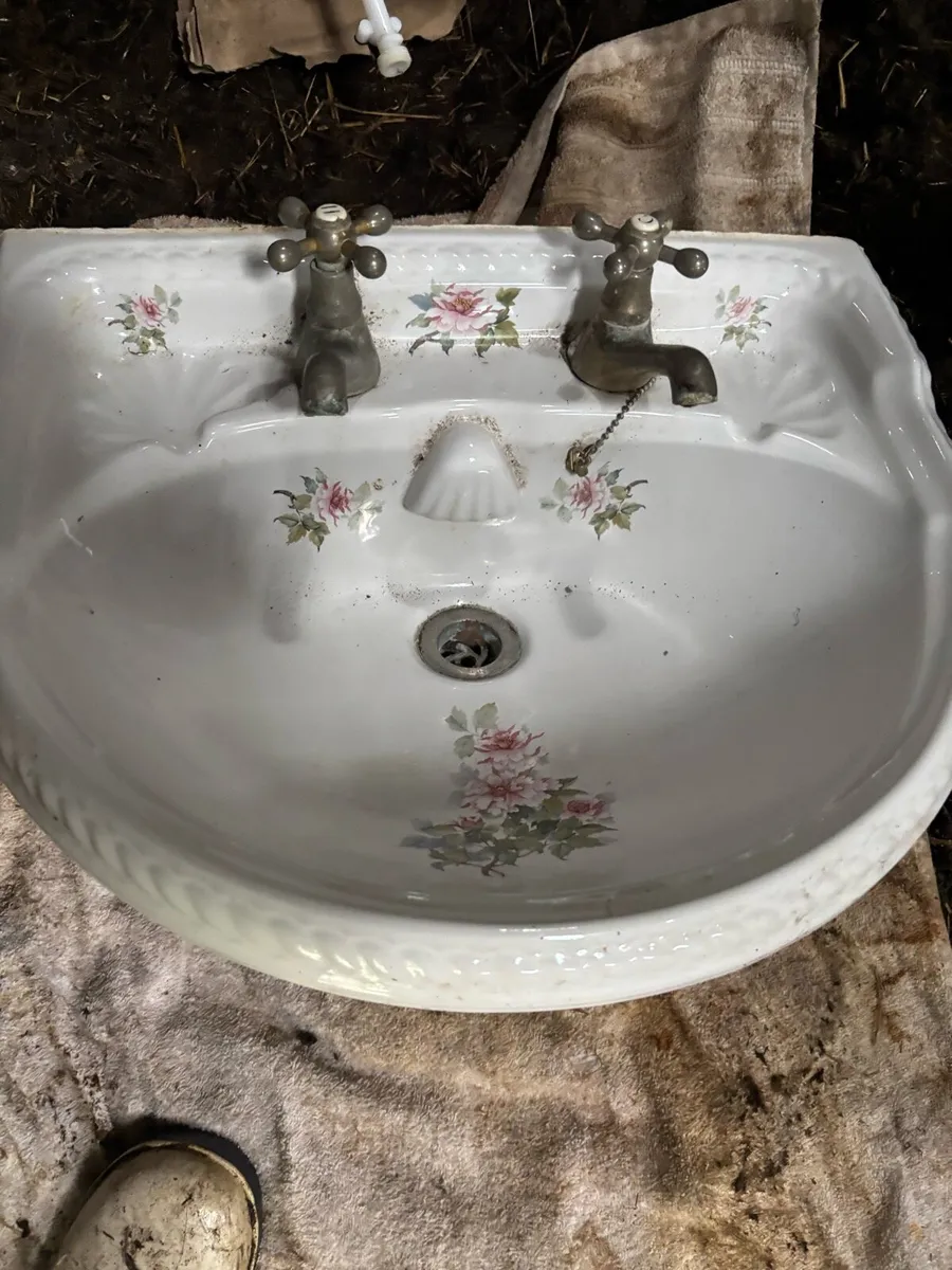 Toilet and basin - Image 2