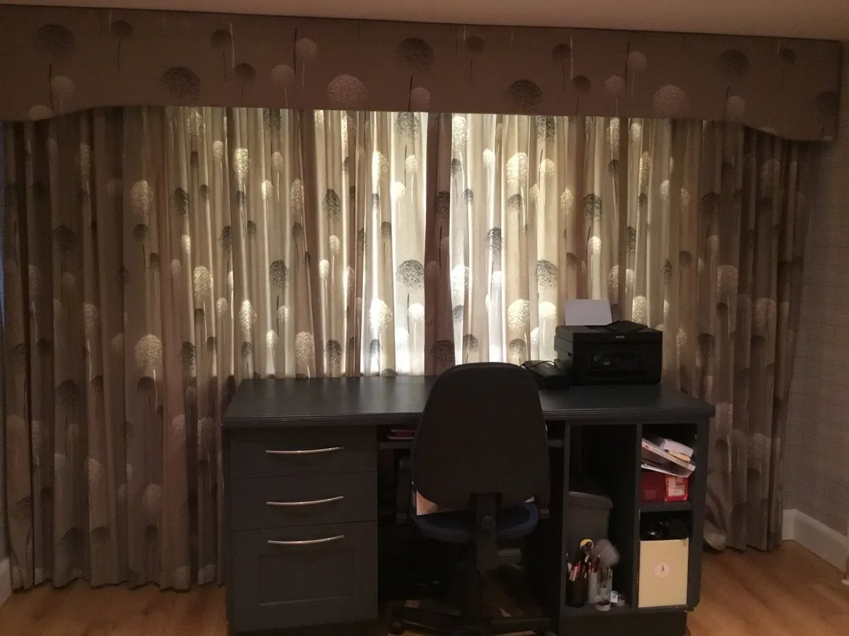 Curtains and pelmet - Image 1