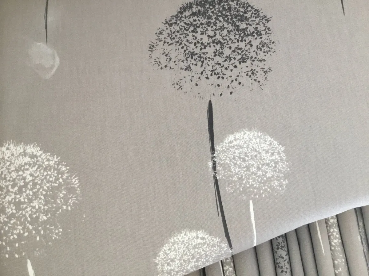 Curtains and pelmet - Image 2