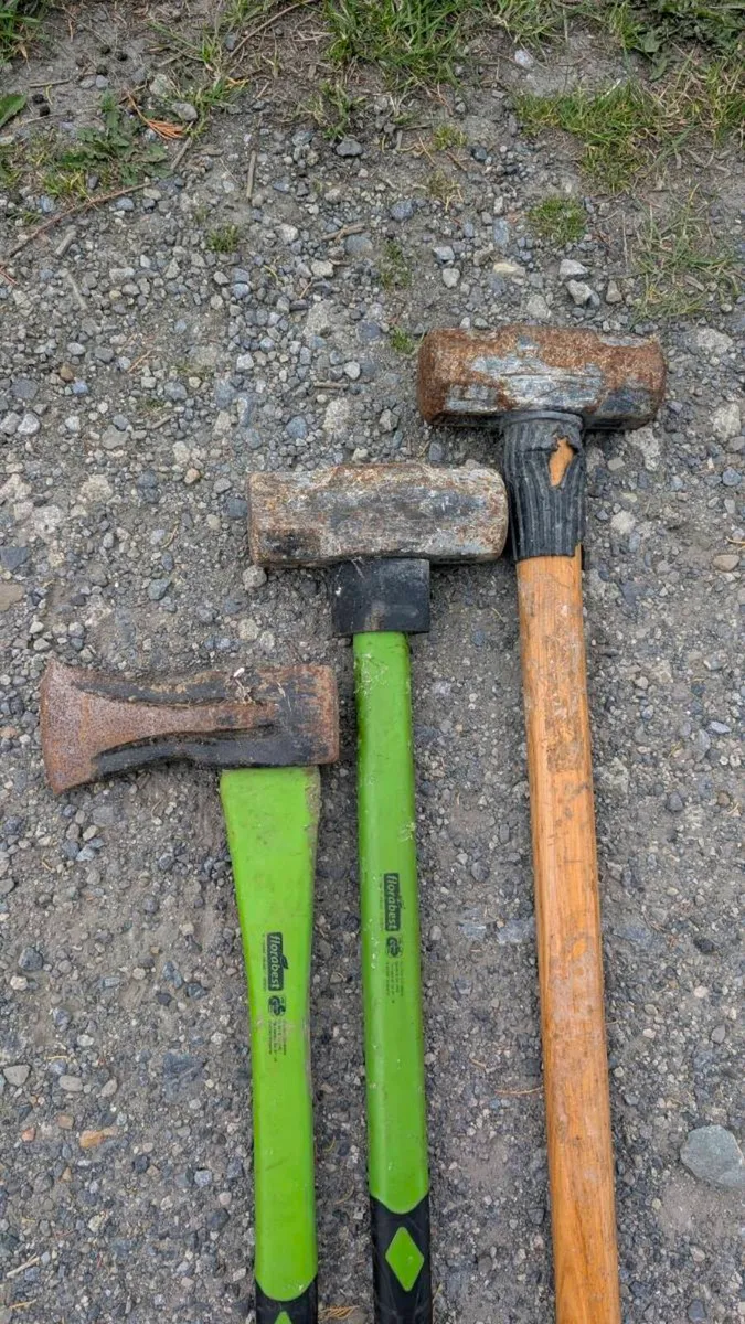2 x Sledge Hammers & Wood Splitting Axe - Image 1