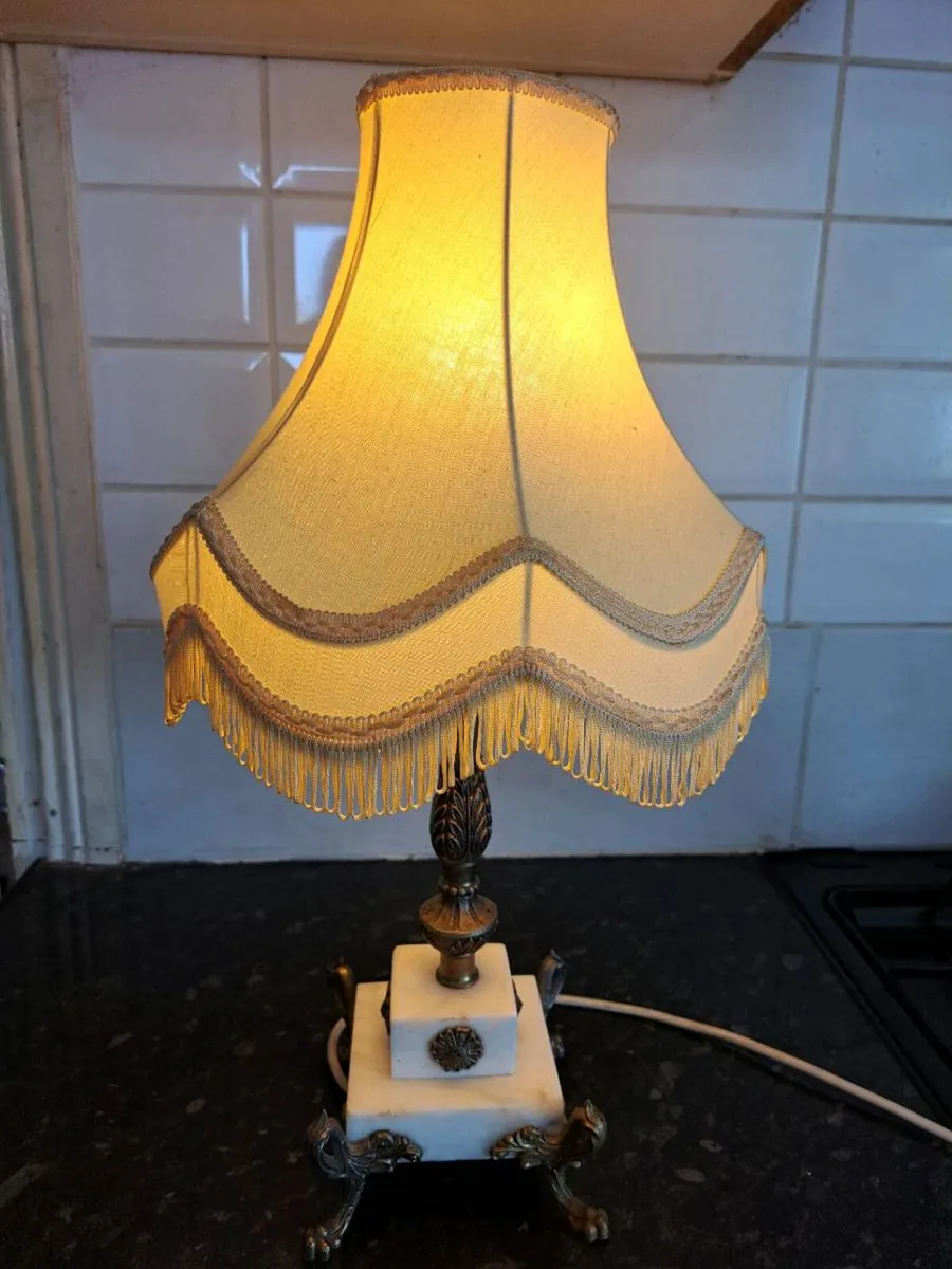 Lovely small vintage marble and metal table lamp - Image 2