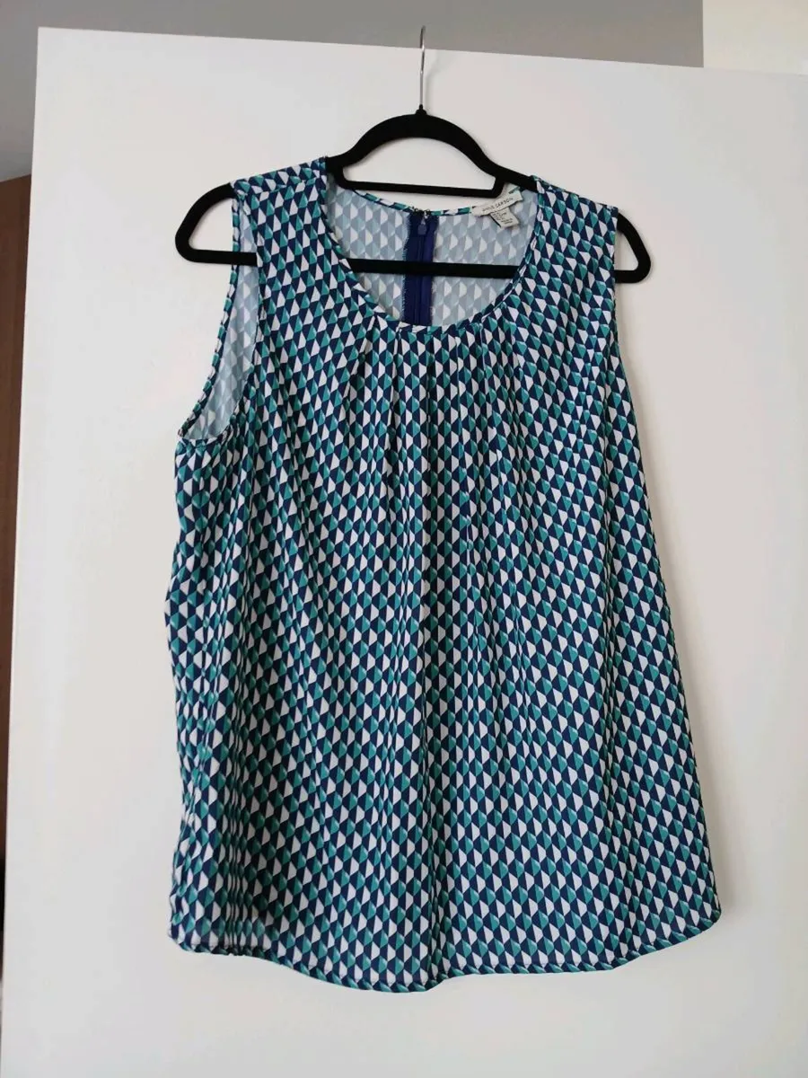 Ladies tops. - Image 1
