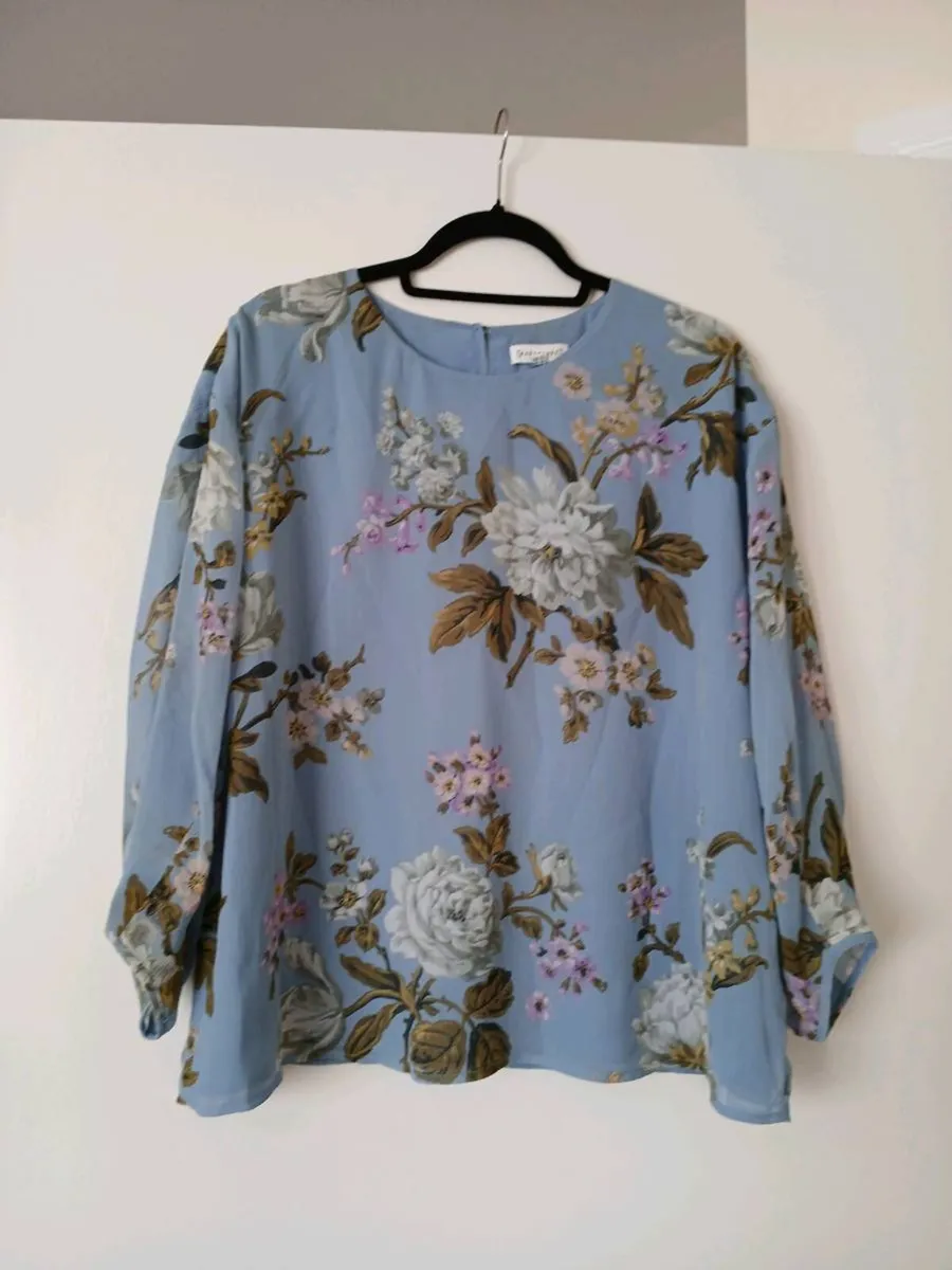 Ladies tops. - Image 4