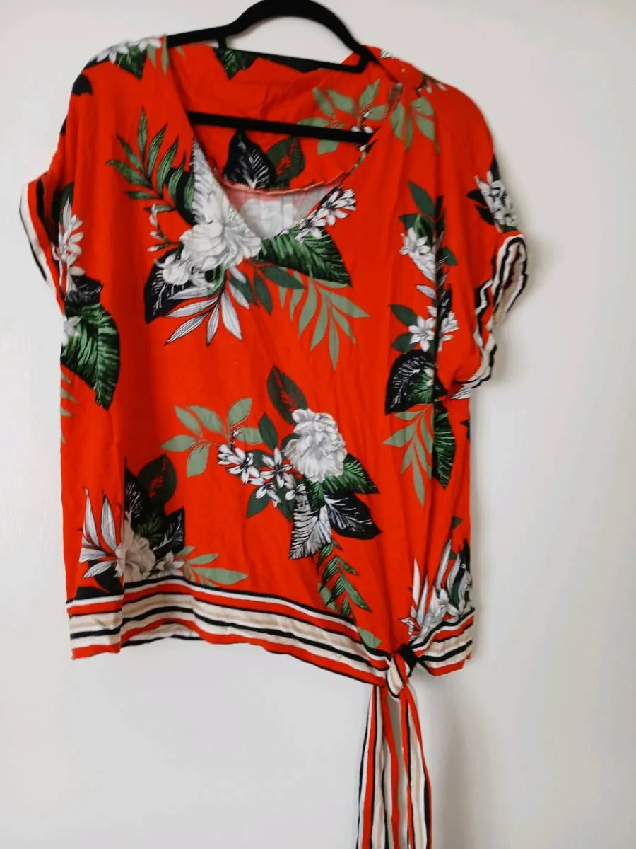 Ladies tops. - Image 3