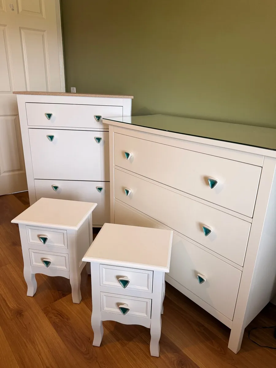 Bedroom Furniture Set - Image 1
