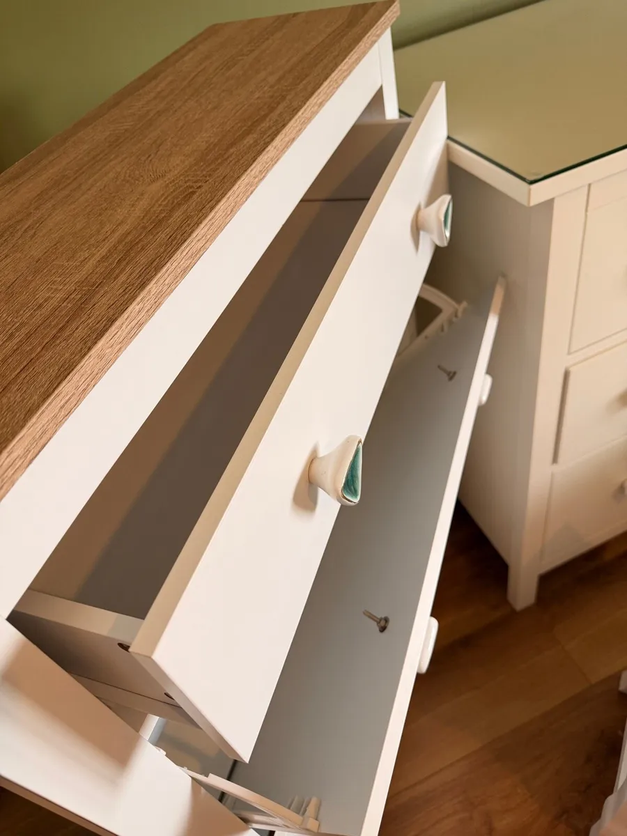 Bedroom Furniture Set - Image 4