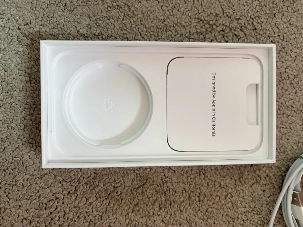 Pink iPhone 13 - Image 4
