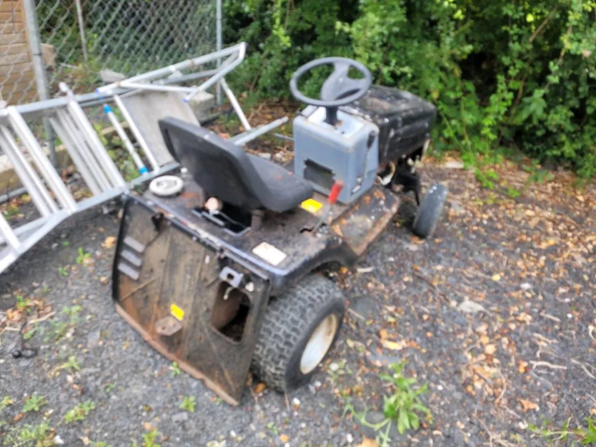 Ride on mowers - Image 2