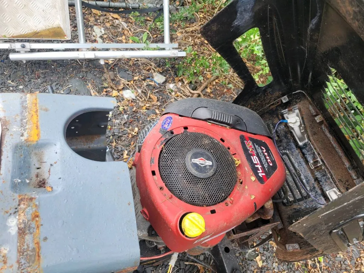 Ride on mowers - Image 3