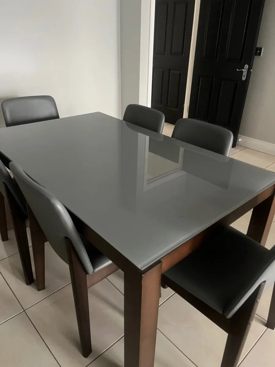 Kitchen Dining Table and Chairs - Image 1