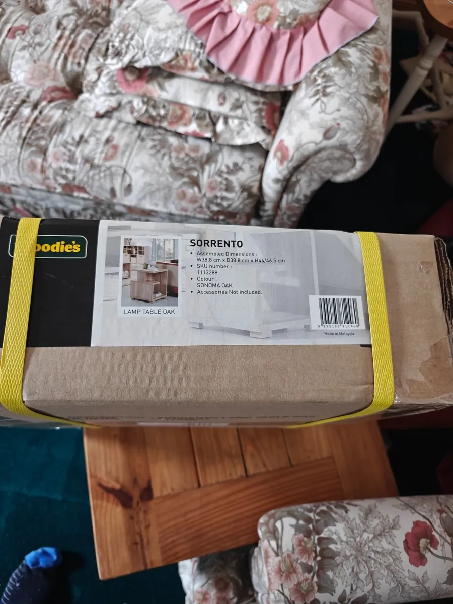 Side table ( Unopened) in oak - Image 1