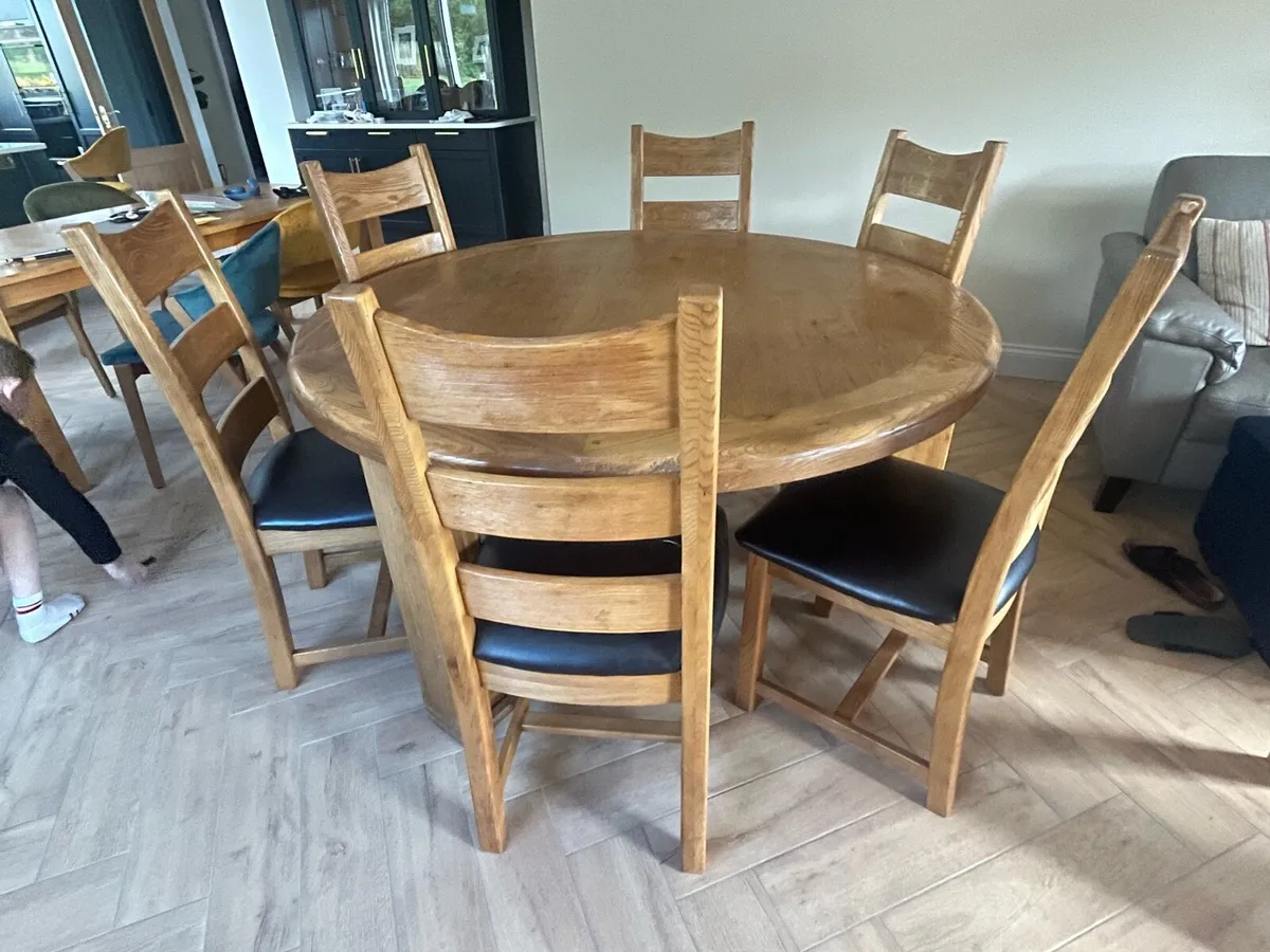 Round Table and 6 chairs - Image 4