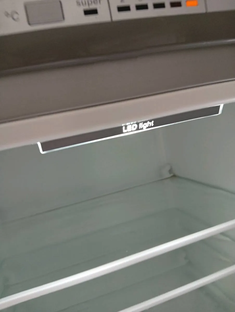 Fridge frezzer - Image 4