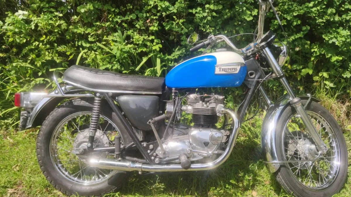 Triumph Tiger TR7VR 750 Oil  in frame - Image 2