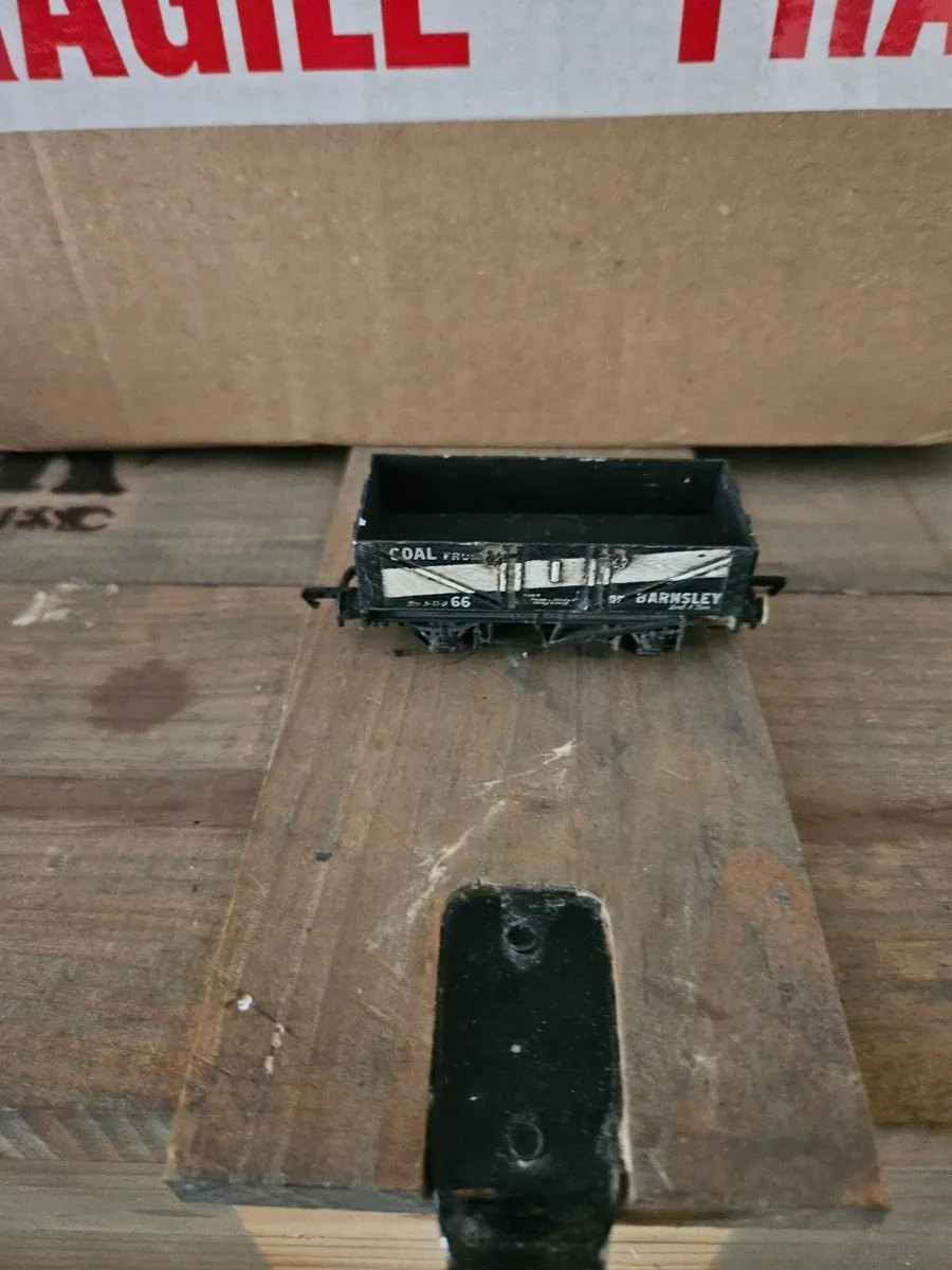 Hornby Lima Triang OO Gauge Wagon - Image 2